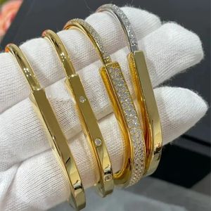 Nieuwe harde ontwerper Charmarmbanden hoogwaardige trend merk sieraden armbanden voor dames klassiekers geometrische zirkoonslot rosé goud jubileum beroemd cadeau t