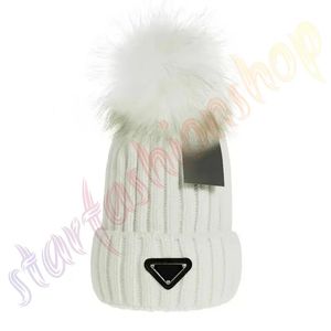 Nieuwe hoeden Fashion Men's Warm Winter Designer Artificial Fur Pom Pom Poms Bobo Hat Knited Ski Hat Black Blue White Pink Producten van hoge kwaliteit