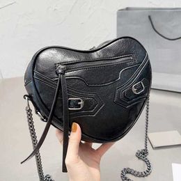 NEUE Herz Designer Tasche Leder Schultertaschen Frauen Luxurys Handtasche Liebe Motorrad Tasche Umhängetaschen Damen Mode Klassische Einfarbig geldbörse