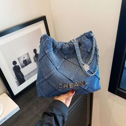 Nieuwe denim draagtas met hoge capaciteit voor dames Jaar Trend Mode Niche Enkele schouder Crossbody Keten Handtas fabriek directe verkoop