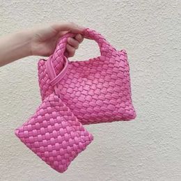 Nieuwe High-end Weven Handgemaakte Mini Tas Handheld Water Emmer Kool Mand Handheld Crossbody Tas voor Vrouwen