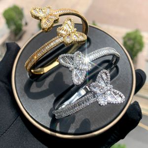 Nieuwe hoogwaardige bling CZ Butterfly Charm verstelbare open armbandbangle voor vrouwen bruiloft hiphop ijs uit hand liefde sieraden