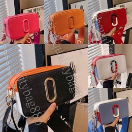 Nieuwe hoogwaardige designertas Dames Cameratas Mode Crossbody tas Geavanceerd Roodachtig zwart Kleur Brede schouderband koeienhuid Kleine vierkante tas schoudertas