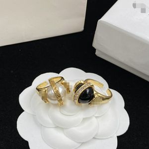 NIEUW HOGE KWALITEIT Designer Design Band Pearl Rings Classic Jewelry Fashion Ladies Rings Holiday Jewelry Gifts MR6 --02