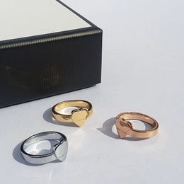 Nieuwe hoogwaardige designer design titanium band klassieke sieraden mode dames ringen vakantiegeschenken