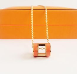 Neue hochwertige Gold-Buchstaben-Anhänger-Halskette für Männer und Frauen, Designer-Design, 316L-Edelstahl, Damen, Valentinstag, G8343630