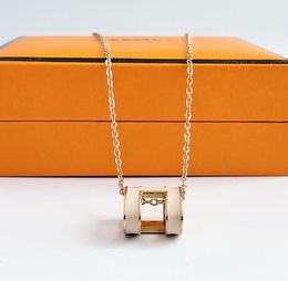 Nouveau collier pendentif pour femme avec lettres en or rose et design de luxe de haute qualité45cm