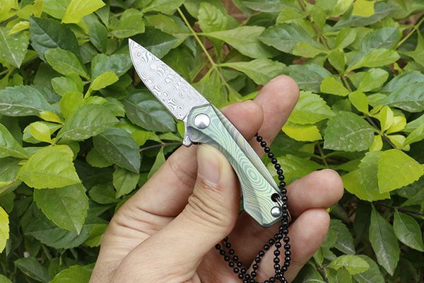 Nuevo Mini cuchillo plegable abatible de acero damasco VG10 de alta calidad, cuchillos con cadena de cuello EDC, mango de aleación de titanio verde TC4