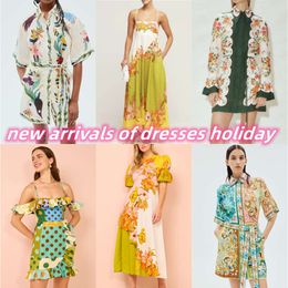 Nouvelles robes de vacances Fashion Designer Femmes Mini Lantern Manches Paisley Robes imprimées plage vêtements de fête Summer Bohemia Style Robes Dames FZ2404035