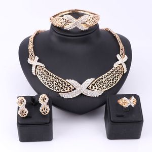 Nouveaux ensembles de bijoux de luxe creux pour femmes colliers en alliage de Zinc dame Bracelets anneaux boucles d'oreilles plaqué or accessoires Vintage