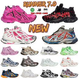 New hot 7A Runner 7.0 Designer Demna Casual Shoes High Trainers Running Shoe Black White Graffiti White Black Trend All-Match Jogging Senderismo Tamaño 36-45 Mujeres Hombres