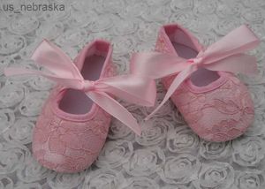 New Hot Baby Silk Soft Shoes Infant Lace First Walkers con fiocco in nastro Scarpe da culla per bambine Prewalkers 0M18M 6Pairslot L230518