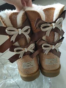 2023 Nuevas botas de nieve botas de invierno Nuevo diseñador de perforación caliente Minimalista clásico clásico rectivo lentejuelas para mujeres peluches chicas