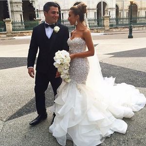 Nouvelles robes de mariée de sirène chaude avec voile et boucles d'oreilles chéries voltiges à plusieurs niveaux Appliques de lin