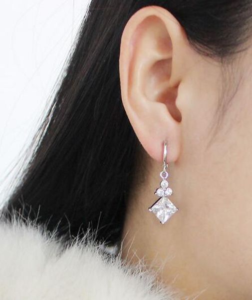 Nueva venta caliente como la venta caliente clavo del oído contrajo cuadrados delicados pendientes de diamantes checos de alto grado de moda clásico delicado y elegante