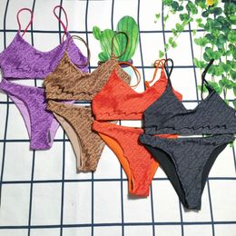 Nieuwe warm verkopen Europese en Amerikaanse zwempak Split Solid Color Suspender Letter Afdrukken Sexy dameszwempak