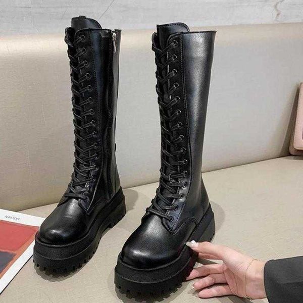 Nuevas mujeres calientes botas de combate Antumn mujer plataforma alta zapatos góticos botas de cuero negro con cordones mujeres rodilla botas altas T231208