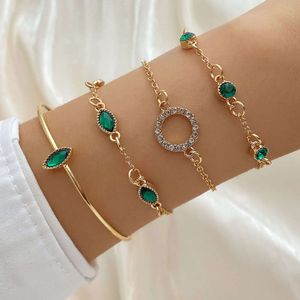 Nouvelle imitation émeraude avec bracelet à chaîne de diamants en circulation.