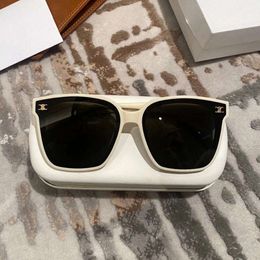 Nieuwe internetberoemdheid Triumphal Arch-zonnebescherming voor dames trendy high-end sense inzetstijl vierkant zwart frame bruine straatfotozonnebril