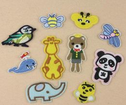 NIEUWE Iron On Patches DIY Geborduurde Patch sticker Voor Kleding kleding Stof Badges Naaien vis panda dier cartoon design5965032