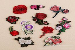 NIEUWE Iron On Patches DIY Geborduurde Patch sticker Voor Kleding kleding Stof Badges Naaien rose bloemen rood wit design3552223