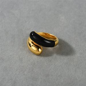 Nieuwe sieradenring dubbelkoppig zwart goud emaille drop glazuur ring messing verguld 18K echt goud kleur contrast ring voor vrouwen in Europa en Amerika