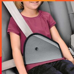 Nieuwe kinderauto veilige pasvorm veiligheidsgordelversteller babyveiligheidsdriehoek stevig apparaatbescherming positioner rijtuigen intieme accessoires