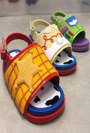 Nouveaux enfants dessin animé été sandale Mini mode gelée chaussures pour fille et garçon Childre PVC bonbons chaussures garçon sandale HMI004 Y2006199525992