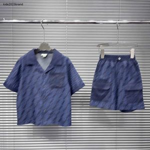 New Kids Designer Vêtements Summer Boys Shirt Set Baby Tracksuits Taille 100-160 cm Gradient Blue Pattern Design Shirt and Shorts 24april