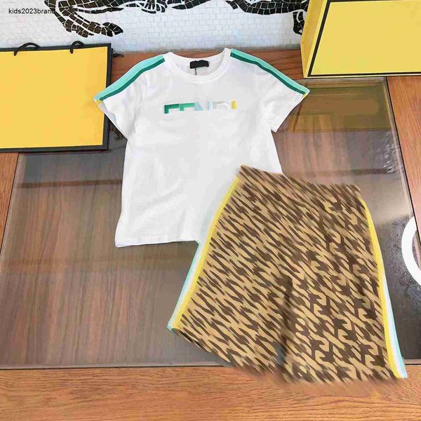 Nueva ropa de diseñador para niños, conjunto de verano, chándales para niños, talla 110-160 CM, camiseta y pantalones cortos con bordado de letras coloridas para niños, 24 de marzo
