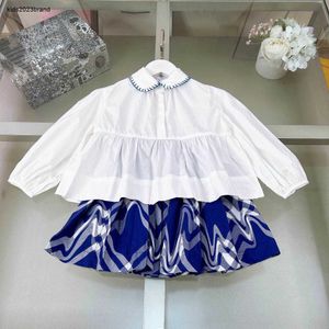 Nieuwe kinderjurksets van hoge kwaliteit kinder trainingspakken babymeisjeskleding maat 110-160 Wit shirt met lange mouwen en blauwe korte rok 24Feb20