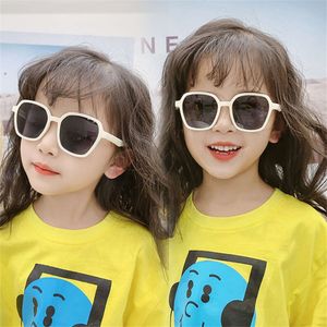 New Kids Fashion UV Sunglasses Square Polaris Solet Silicone Flexible Enfants Lunes Vintage Boys Girls Shades Eyewear