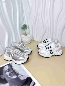 Nouveaux enfants chaussures Logo rayures bébé baskets taille 26-35 boîte à chaussures de créateur conception complexe garçons filles chaussures décontractées 24Mar