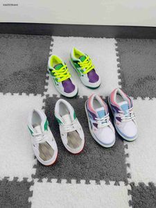 Nieuwe kinderschoenen Multi kleuren stiksel ontwerp baby peuter sneakers Maat 26-35 Doosverpakking meisje jongen Casual schoenen Nov25