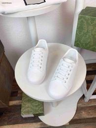Nieuwe kinderschoenen Zuiver witte babysneakers Maat 26-35 Inclusief dozen Comfortabele ademende gaten meisjes jongensschoen Jan10