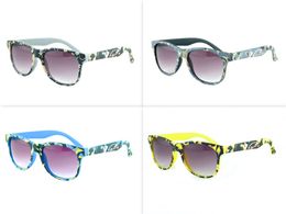 Enfants lunettes de soleil Camouflage extérieur enfants lunettes de soleil UV400 4 couleurs impression cadre voyageur lunettes en gros