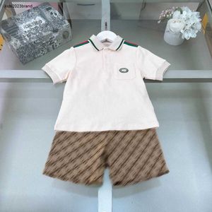 Nieuwe kinder T-shirts Geborduurd logo baby trainingspakken Maat 100-150 zomer revers polo T-shirt en rasterprint shorts Jan20