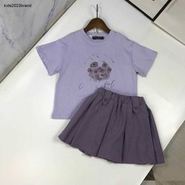 Nouveaux enfants survêtements Summer Designer Girls Dress Baby Clothes Taille 120-160 cm 2pcs T-shirt et jupe de design violet