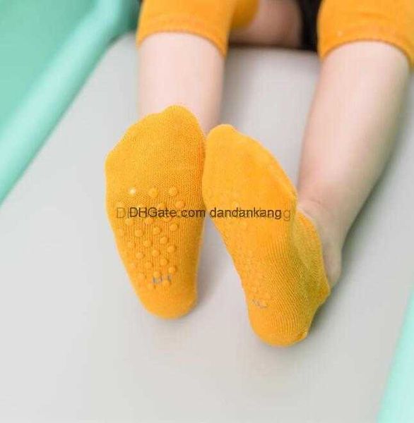 Nuevos calcetines de trampolín para niños Panques de silicona inferior anteckid calcetines de salto de algodón de algodón de algodón hábilmente