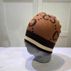 Nieuwe gebreide hoed modebrief Cap populair warm winddichte stretch multi-kleuren hoogwaardige beanie hoeden persoonlijkheid streetstyle paar hoofddeksels hoofddeksels