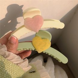 Nueva Forma de corazón Corea Forma de acrílico Cangrejo Cangrejo Color Candy Color Claw Clips para mujeres Niñas Baño Barrette Damas Moda Tocado
