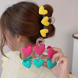 Nueva de Corea, pinzas para el pelo acrílicas con forma de corazón, pinzas en forma de garra con perlas de cangrejo para mujer y niña, pasador de baño, horquillas, accesorios para el cabello de moda