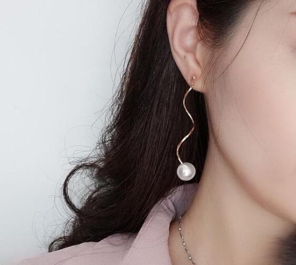 Nouveaux clous de boucles d'oreilles en perles simples coréens avec des mamelons longs et fins boucles d'oreilles en perles avec des accessoires de style féminin