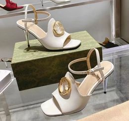 Nuevo Sandalias de tacón alto para mujer, zapatillas, vestidos de verano de diseñador a la moda, sandalias elegantes para mujeres maduras, versátiles