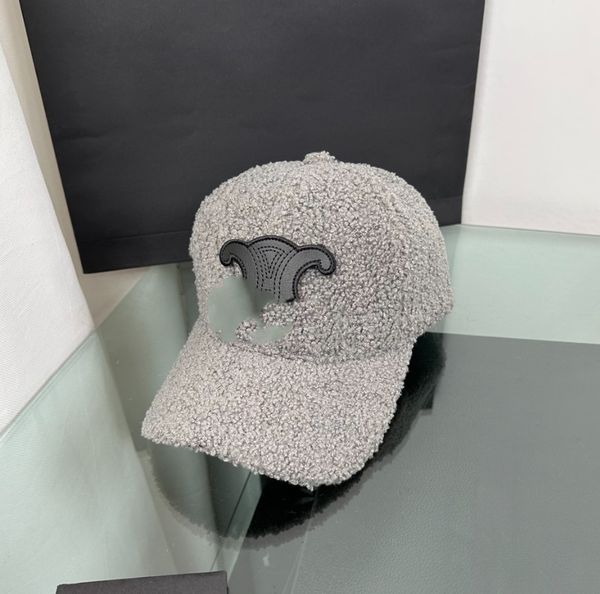 Nueva gorra de piel de cordero con pico superior duro, gorras de béisbol cálidas para hombres y mujeres, de alta calidad, que combinan con todo, muestran la cara