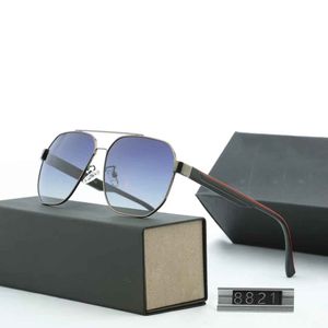 Nuevas gafas de sol polarizadas para hombre con montura grande, gafas de sol para conducir, gafas de moda, gafas de tendencia 8821 con caja original