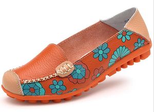 Nouveau cuir pois chaussures pour femmes décontracté semelle souple mère chaussures grand style ethnique femmes chaussures taille 35-44