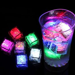 Cubes de glace lumineux à LED, lumières sensibles au toucher, éclairage d'ambiance de Bar dans l'eau pour jus de vin, verre à boire