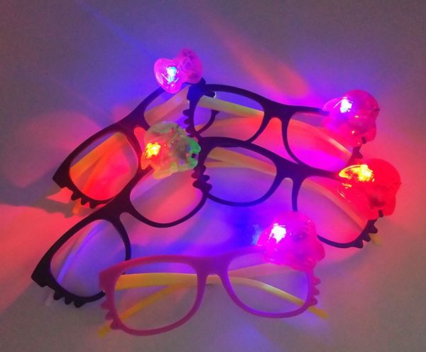 Nouveaux lunettes de lumière led cadre petits jouets pour enfants en gros boule de fête accessoires d'anniversaire spot en gros Party Favor