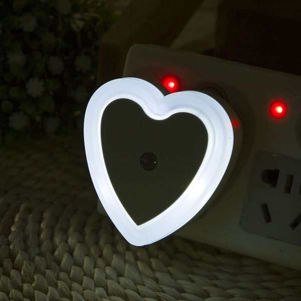 Nouveau LED lumières capteur de contrôle sans fil Mini en forme de coeur ue prise américaine veilleuse salon chambre lampe de chevet